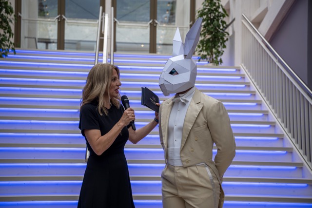 Mittel (09_Komvent_BSR_Event Domes_Networking Apero Center Tent_Interview Rabbit)