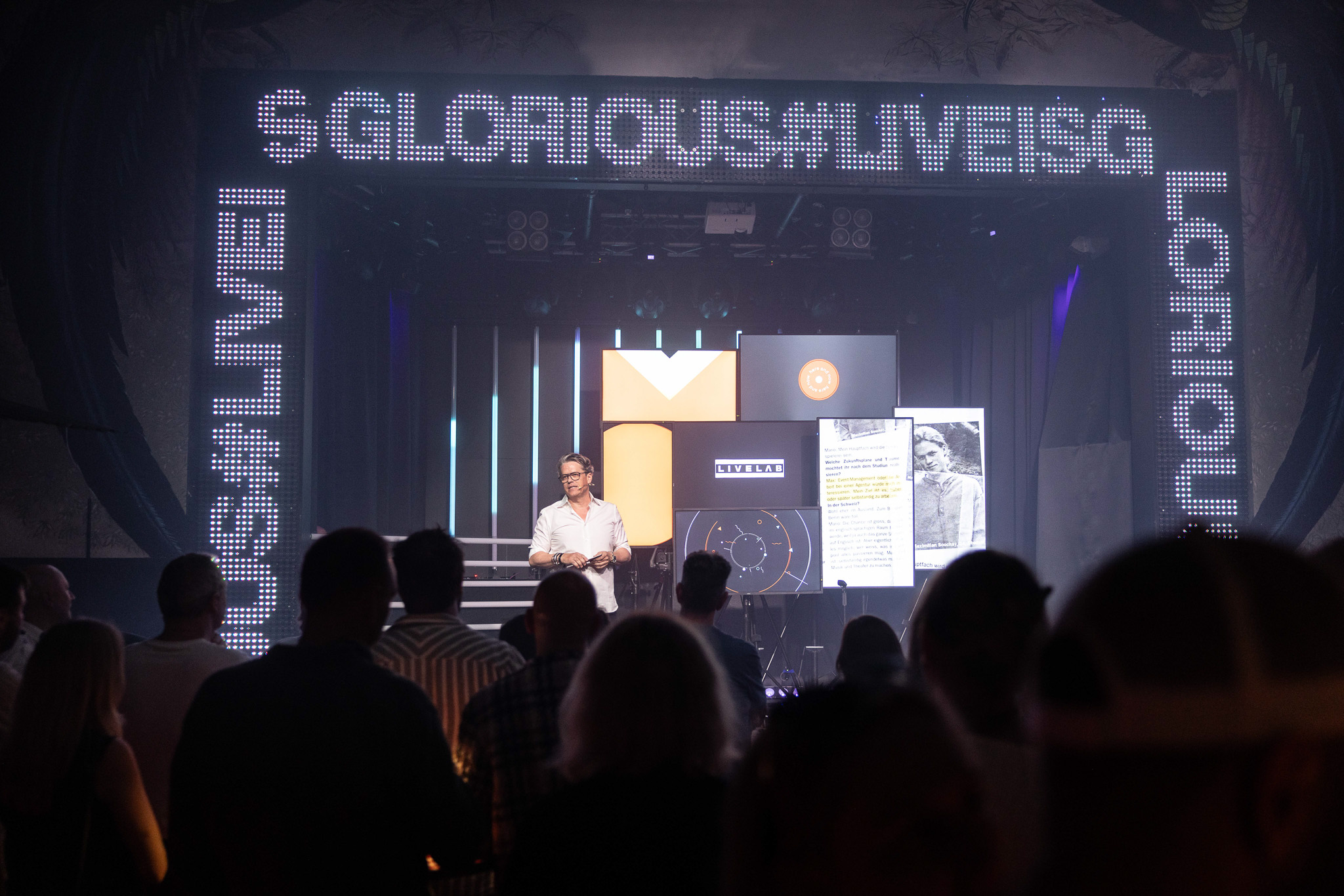 14_Stage_LiveIsGlorious