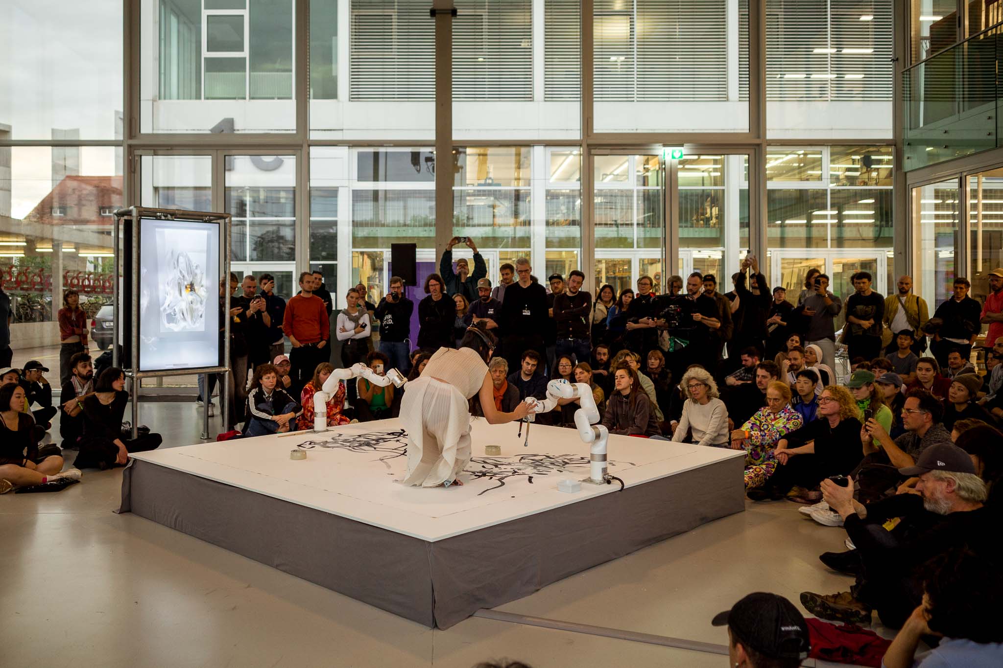 Mesh-Festival_2024_SougwenChung_Photo-NicolasGysin_35